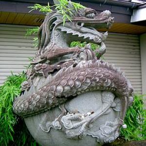 Photo of sculpture of Japanese dragon